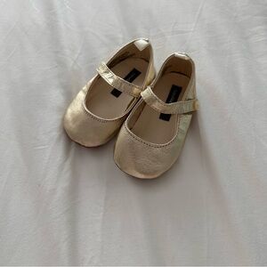 NWOT Baby Gap Gold Mary Jane baby Shoes